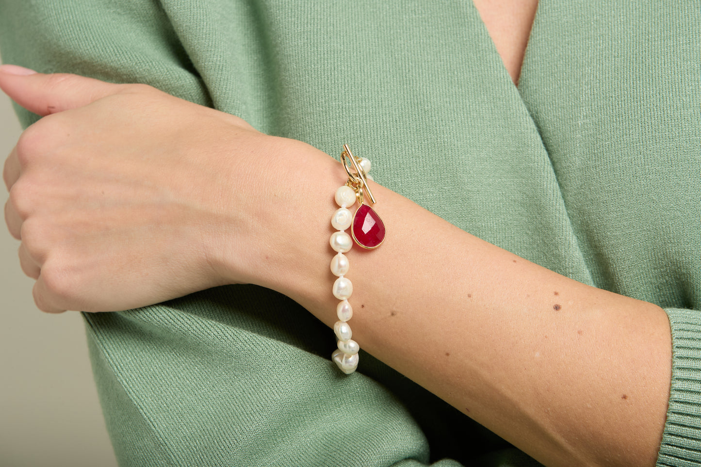 Clara white cultured freshwater pearl bracelet with a ruby quartz drop pendant