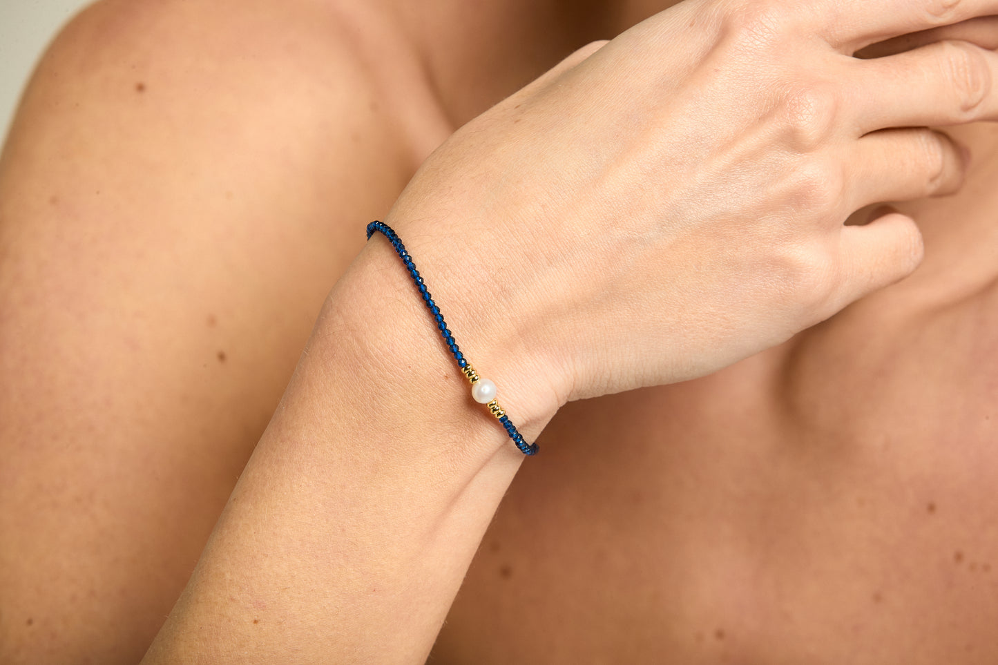 Clara fine blue spinel bracelet with central cultured freshwater pearl