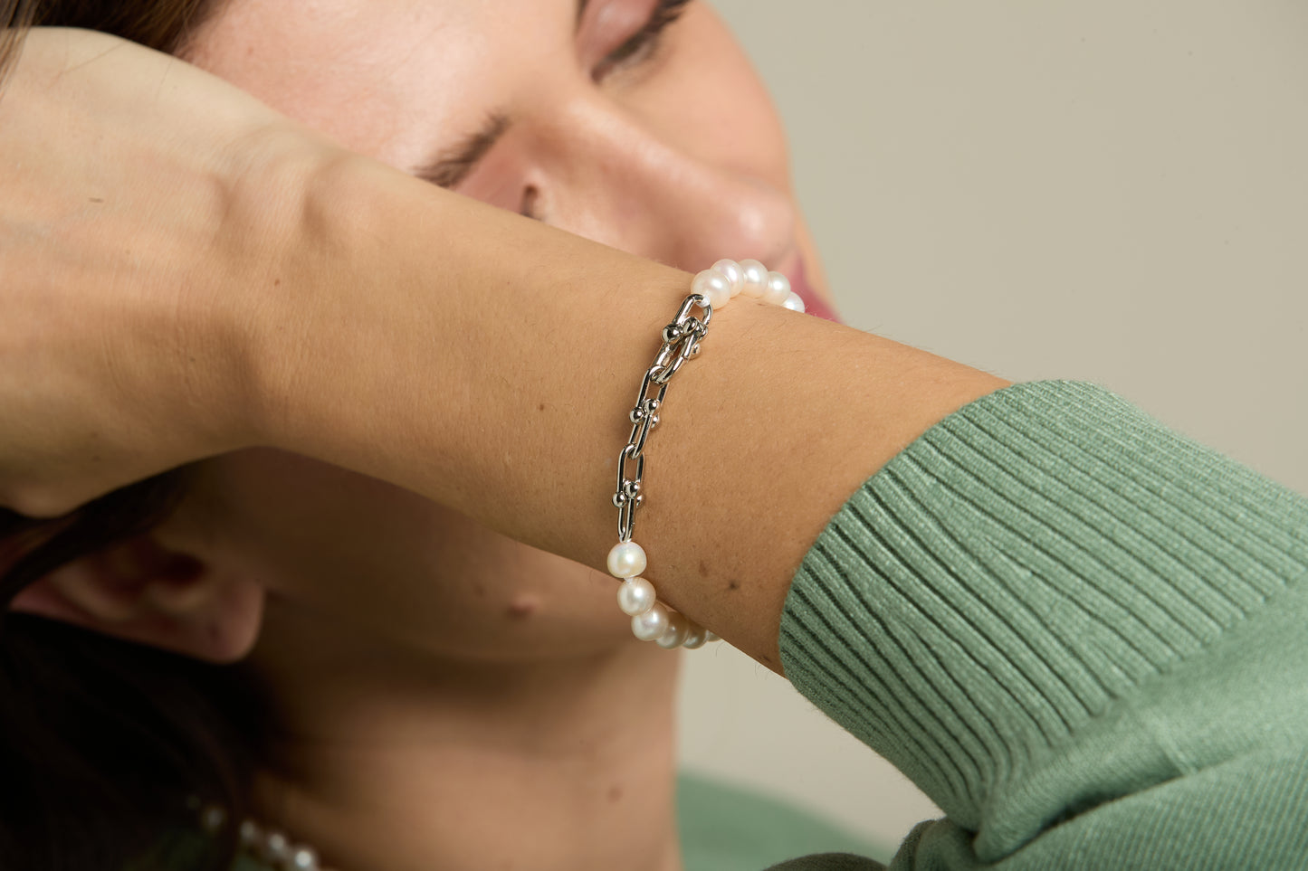 Gratia cultured freshwater pearl bracelet with chunky white gold fill chain feature