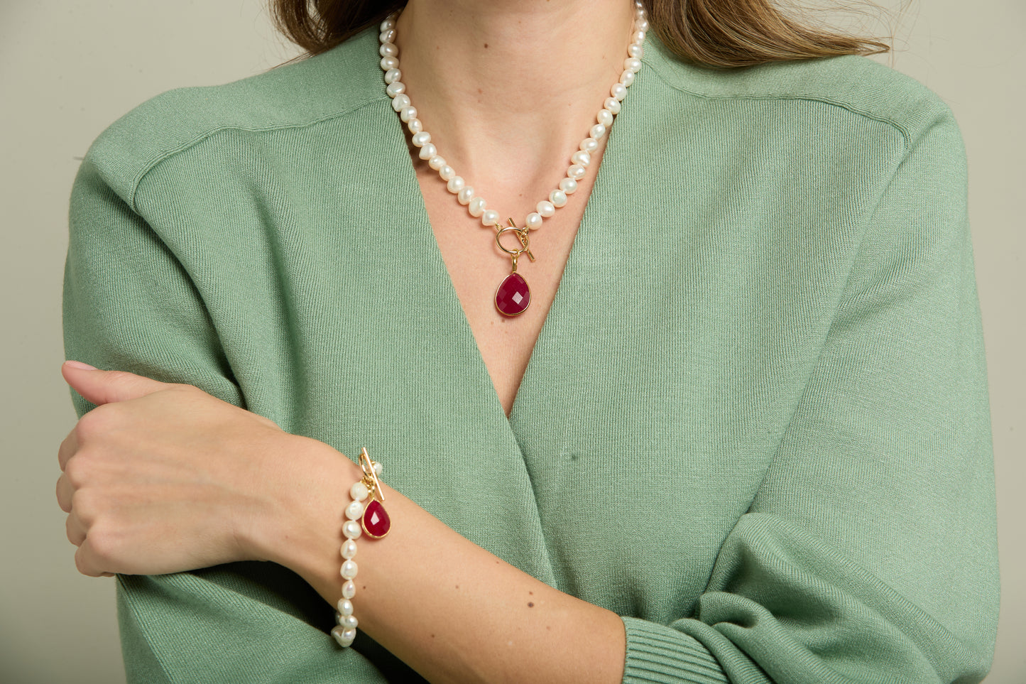 Clara white cultured freshwater pearl bracelet with a ruby quartz drop pendant