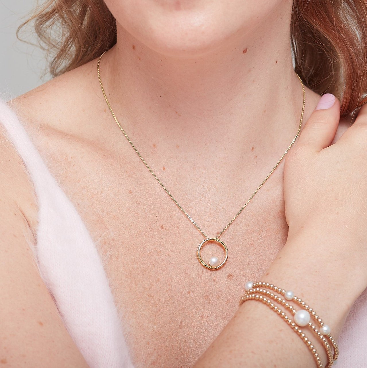 Credo gold circle pendant with cultured freshwater pearl – Pearls