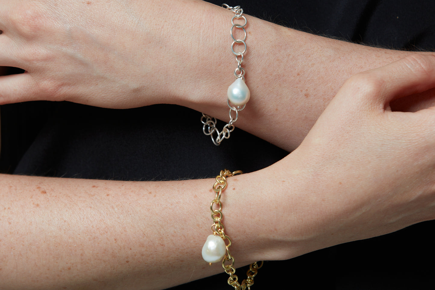 Decus baroque cultured freshwater pearl drop on chunky silver chain bracelet