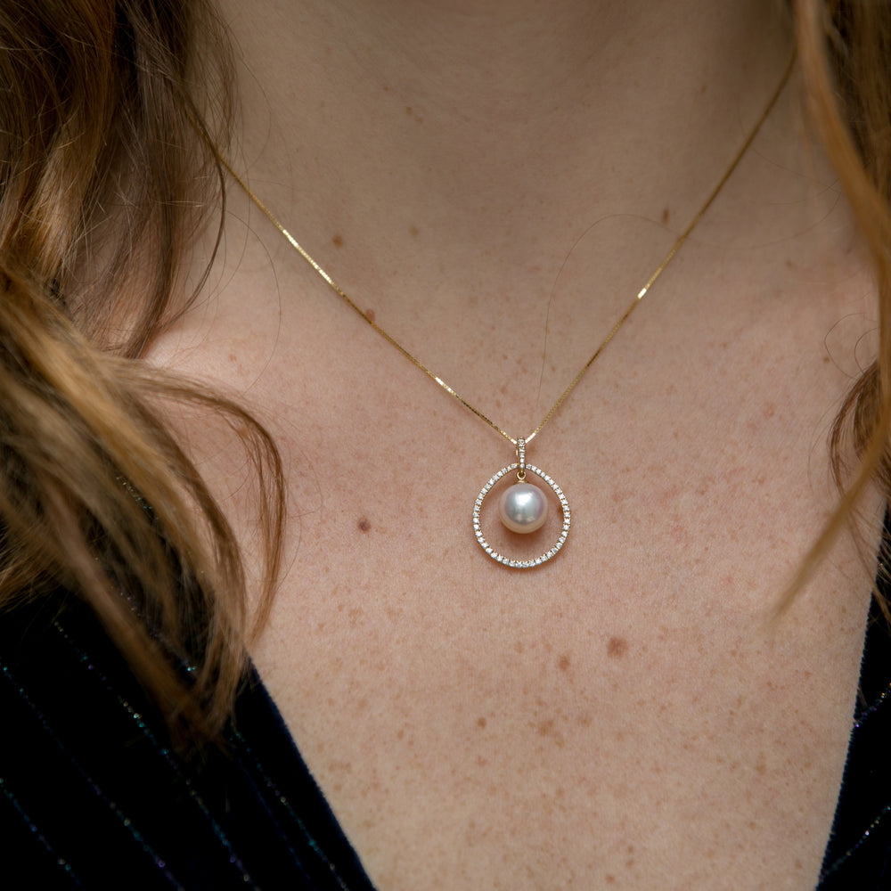 14-16 cultured South Sea Pearl pendant on 14kt gold chain