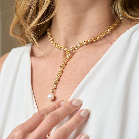 Decus cultured freshwater pearl drop on chunky gold chain