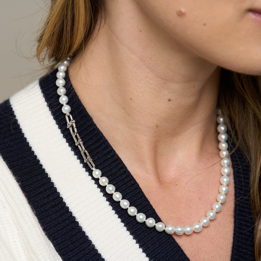 
                  
                    Gratia cultured freshwater pearl necklace with chunky white gold chain feature
                  
                