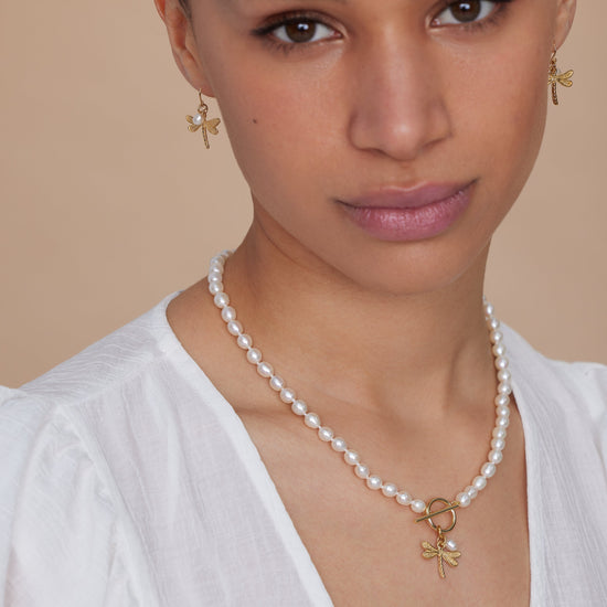 Load image into Gallery viewer, Vita Gold Dragonfly &amp;amp; Cultured Freshwater Pearl Drop Earrings
