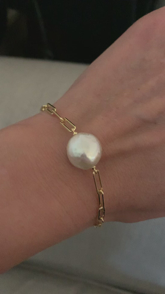 Load and play video in Gallery viewer, Credo gold link chain with cultured freshwater coin pearl bracelet
