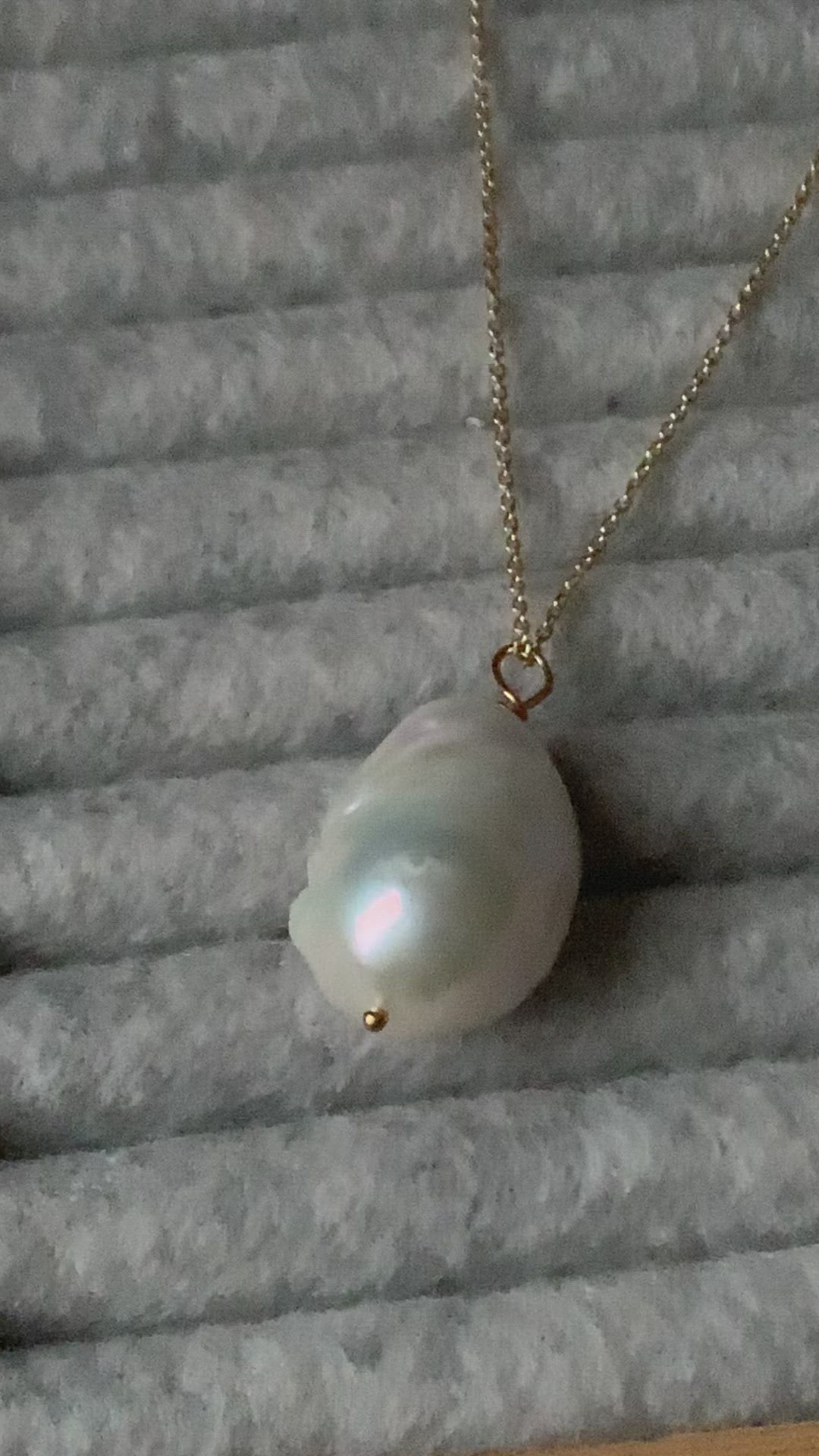 Load and play video in Gallery viewer, Decus large baroque &amp;#39;fireball&amp;#39; cultured freshwater pearl drop pendant on gold chain
