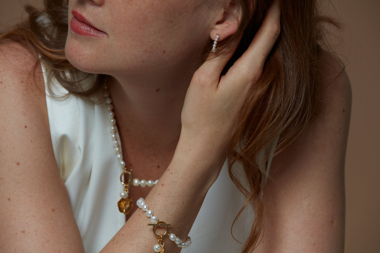 Load image into Gallery viewer, Credo Small Gold Vermeil Hoop Earrings with Small Cultured Freshwater Pearls
