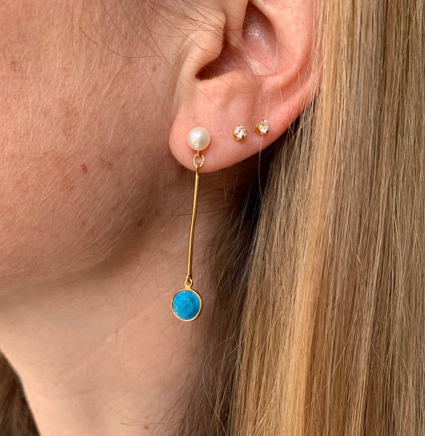 Load image into Gallery viewer, Nova cultured freshwater pearl with gold stem earrings with turquoise drop
