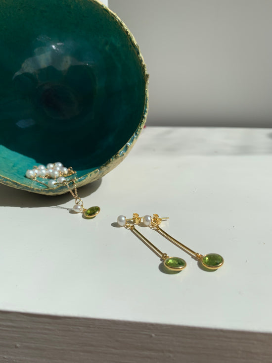 Nova cultured freshwater pearl with gold stem earrings with peridot drop